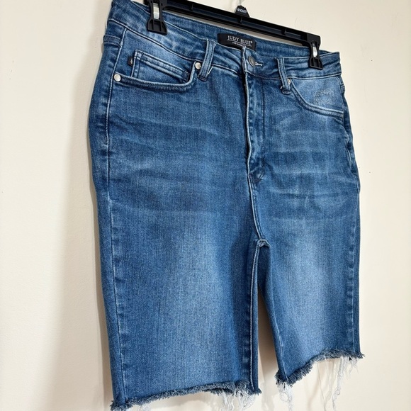Judy Blue Y2K High Waist Raw Hem Bermuda Denim Blue Jean Shorts women's 11/30 - Picture 3 of 14